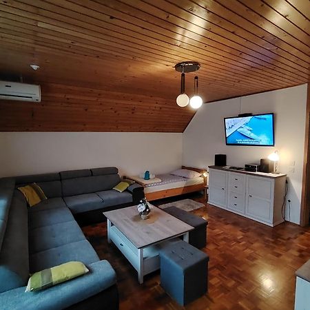 Fantastic Apartment Brglez ゴレンスカ地方 エクステリア 写真